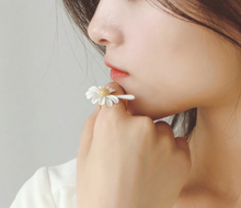 Load image into Gallery viewer, Daisy Elegant Open Ladies Ring