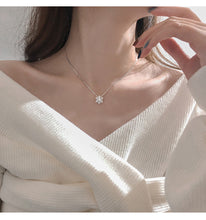 Load image into Gallery viewer, Cubic Zircon Snowflake Pendant Necklace Fashion Clavicle Chain