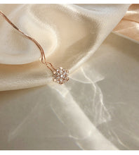 Load image into Gallery viewer, Cubic Zircon Snowflake Pendant Necklace Fashion Clavicle Chain