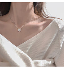 Load image into Gallery viewer, Cubic Zircon Snowflake Pendant Necklace Fashion Clavicle Chain