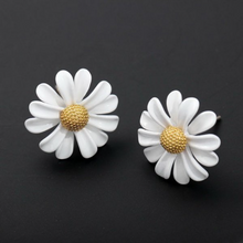 Load image into Gallery viewer, Cute little daisy flower jewelry set
