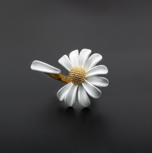 Load image into Gallery viewer, Cute little daisy flower jewelry set
