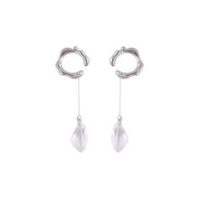 Load image into Gallery viewer, Irregular Transparent Crystal Pendientes Earrings
