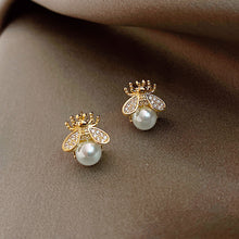 Load image into Gallery viewer, Honey Bee Pearl Earrings Fashion Temperament Versatile Small Earrings
