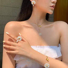 Load image into Gallery viewer, Cute little daisy flower jewelry set
