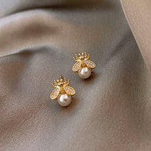 Load image into Gallery viewer, Honey Bee Pearl Earrings Fashion Temperament Versatile Small Earrings
